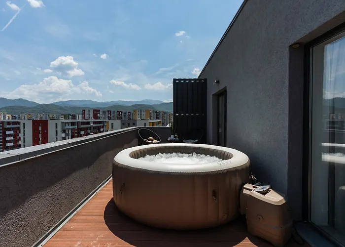 Skylark - Singapore Penthouse With Jacuzzi & Panoramic View